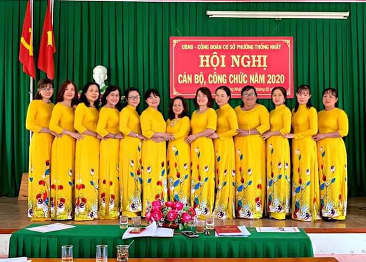 Phụ nữ Sở Kế hoạch - Đầu tư duyên dáng trong tà áo dài ngày thứ hai.