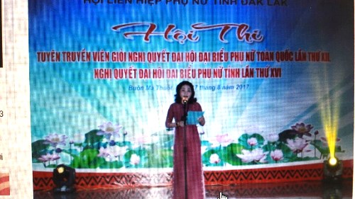 Chị Nguyễn Thị Thu Nguyệt - UVBCH Hội LHPN Việt Nam, Tỉnh ủy viên, Chủi tịch Hội LHPN tỉnh, Trưởng Ban Tổ chức Hội thi phát biểu biểu khai mạc