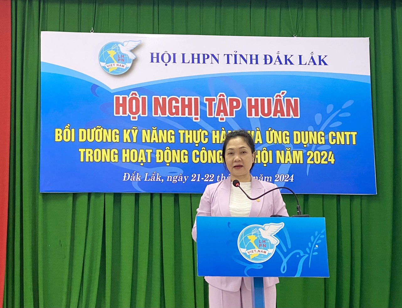 Đồng chí Tô Thị Tâm - Chủ tịch Hội LHPN tỉnh phát biểu khai mạc