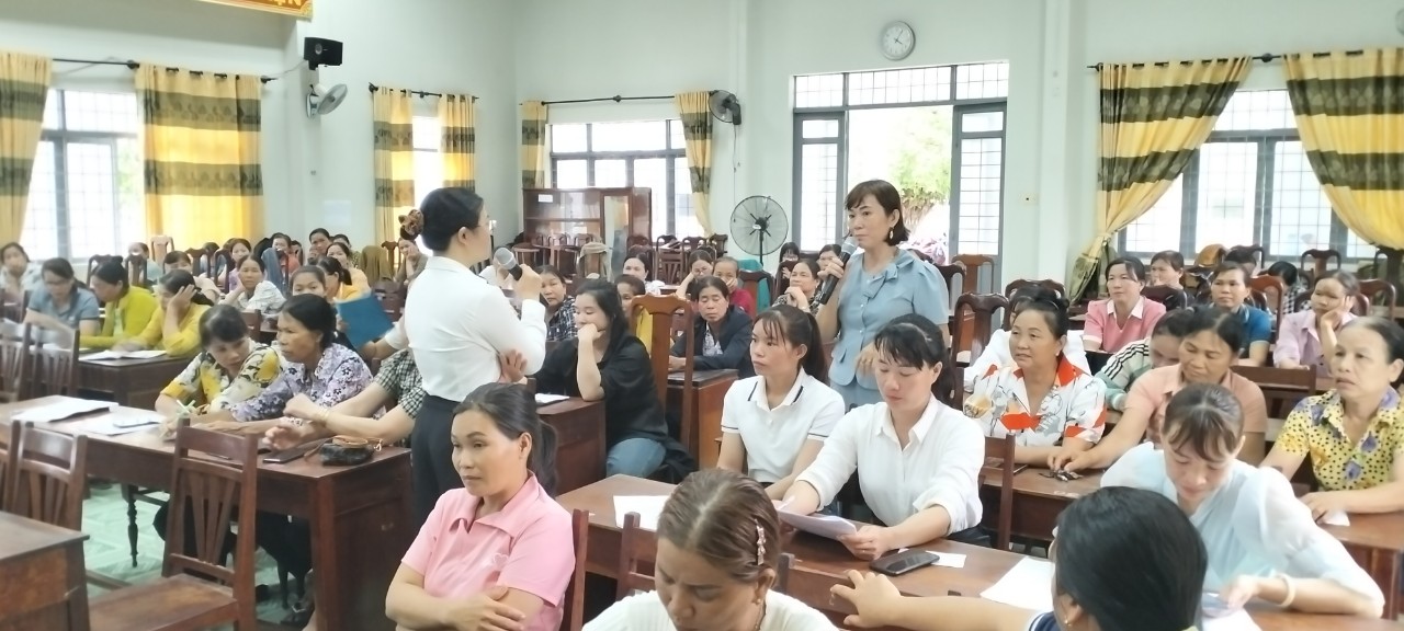 Học viên trao đổi tại lớp tập huấn
