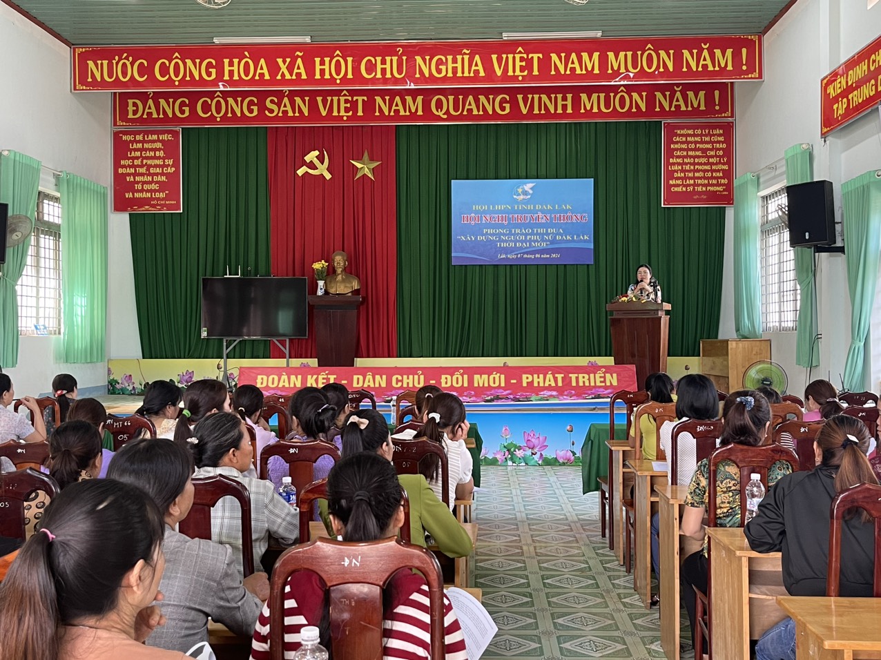 Toan canh hoi nghi