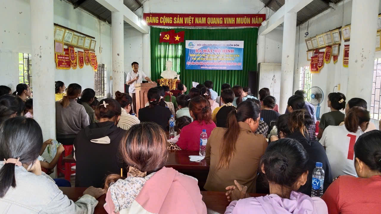 Toàn cảnh buổi ra mắt mô hình “Đóng góp phế liệu gây quỹ hỗ trợ phụ nữ khó khăn”.