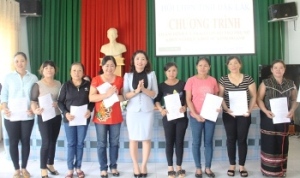 Hội Liên hiệp Phụ nữ tỉnh tổ chức Chương trình thẩm định và trao vốn hỗ trợ phụ nữ khởi nghiệp, khởi sự kinh doanh năm 2017