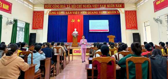 Hội LHPN tỉnh Đắk Lắk truyền thông về bình đẳng giới, xóa bỏ định kiến, khuôn mẫu giới nhân Ngày pháp luật Việt Nam (09/11) và Tháng hành động vì bình đẳng giới năm 2024