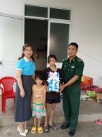 Tiếp bước Chương trình “Mẹ đỡ đầu”, chăm lo trẻ em mồ côi nhân dịp năm học mới