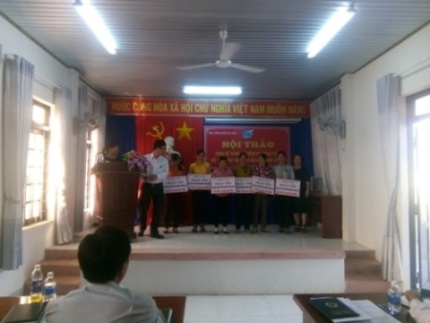 Hội LHPN huyện Ea Kar tổ chức Hội thảo “Chia sẻ kinh nghiệm và trao vốn khởi sự kinh doanh” năm 2018