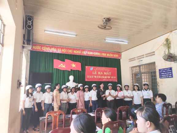 Hội Liên hiệp Phụ nữ xã Ea H’Leo, huyện Ea H’Leo ra mắt Câu lạc bộ “Phụ nữ với an toàn giao thông” năm 2019